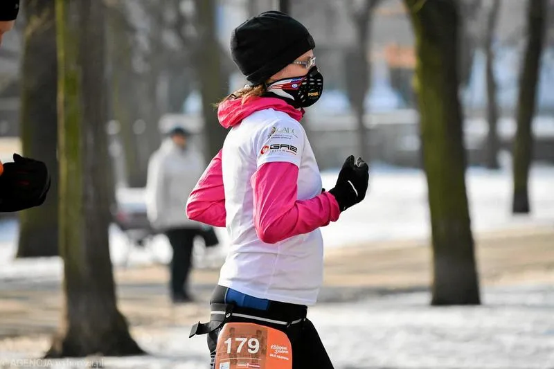 Biegać w smogu – tak czy nie? Oto, co powinieneś wiedzieć