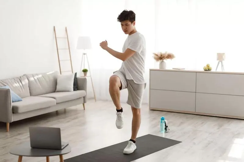 Korzyści z biegania w miejscu – odkryj, co zyskasz dzięki tej formie aktywności!