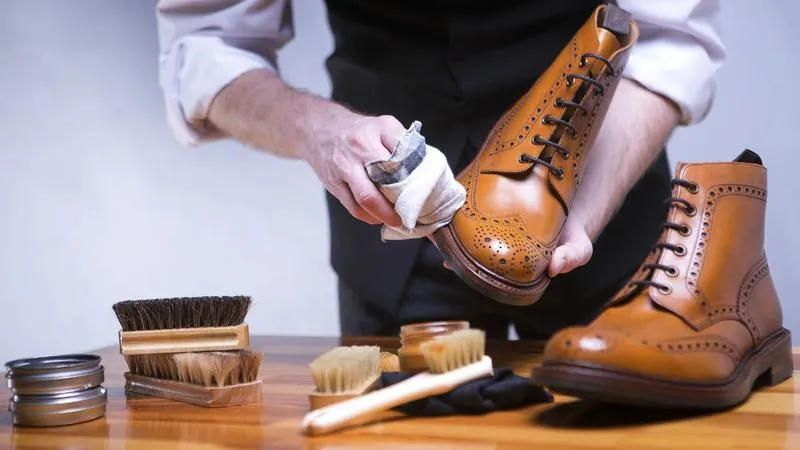 Skuteczne metody, jak czyścić buty do biegania i przedłużyć ich żywotność