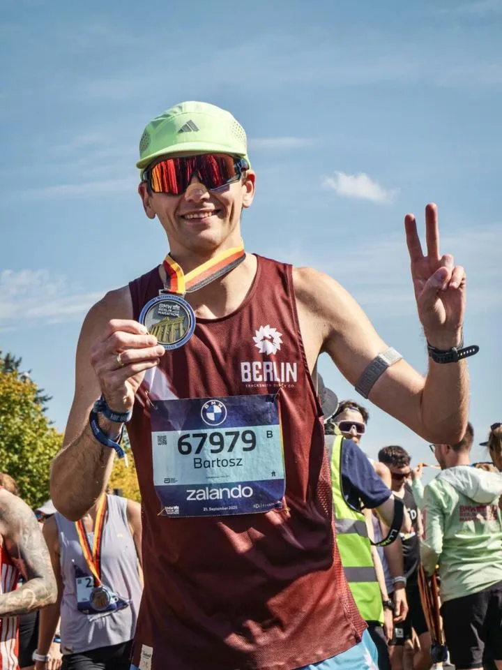 Porównanie kosztów maratonów w kinach